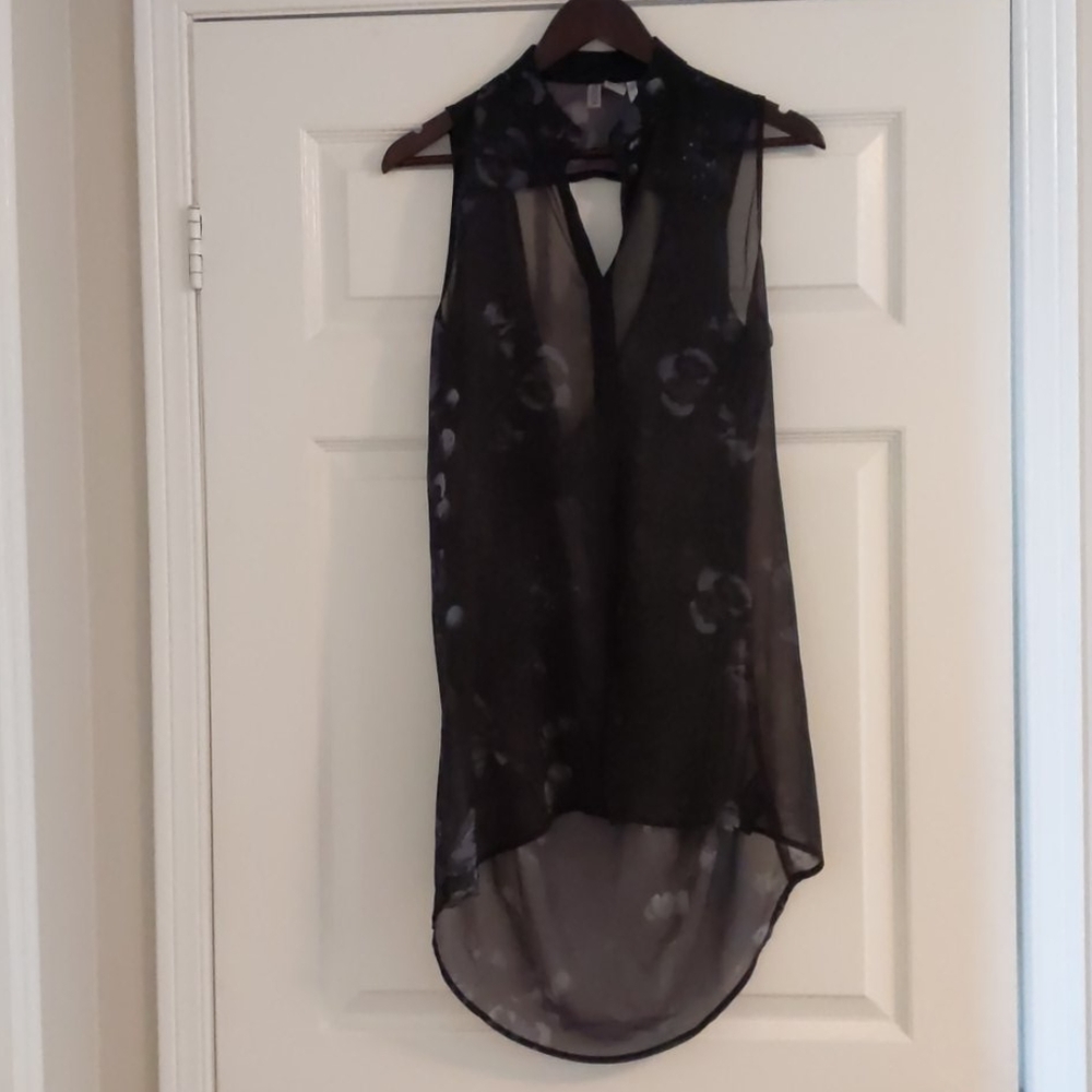 3 for $15- &M chiffon-like black floral top Size 6